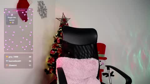 Snapshot of candy_canee chatting on December 23, 9:29 pm online show from December 23, 9:29 pm