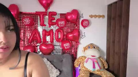 Snapshot of candy_chloe02 chatting on February 14, 11:18 am Im ChloeJoin The Fan Club online show from February 14, 11:18 am
