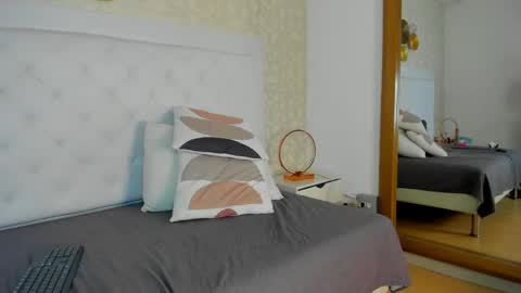 Snapshot of candy_eyes_ chatting on May 10, 3:12 am candy eyes online show from May 10, 3:12 am