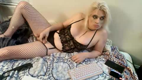 Snapshot of candy_girls_4_u chatting on May 30, 10:23 am ExtraCandy online show from May 30, 10:23 am