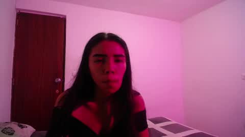 Snapshot of candy_grey28 chatting on October 20, 4:24 am Candy Grey online show from October 20, 4:24 am