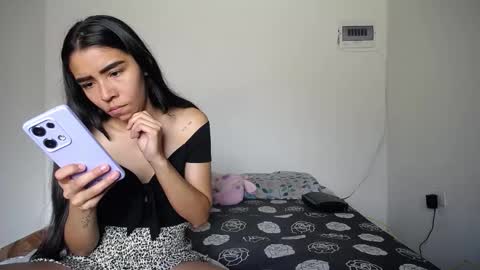 Snapshot of candy_grey28 chatting on November 25, 3:01 pm Candy Grey online show from November 25, 3:01 pm