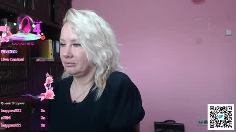 candy_hellenx online show from April 14, 5:46 am