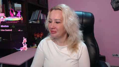 candy_hellenx online show from April 17, 3:53 am