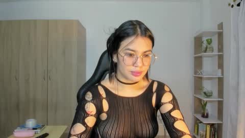 Snapshot of candy_hes chatting on January 8, 7:27 pm Nickol online show from January 8, 7:27 pm