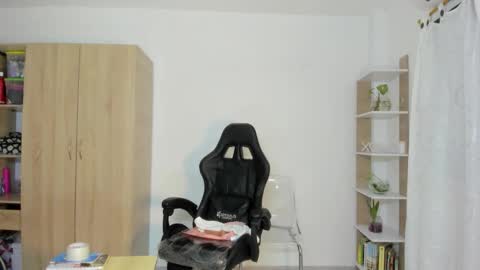 Snapshot of candy_hes chatting on January 9, 9:16 pm Nickol online show from January 9, 9:16 pm