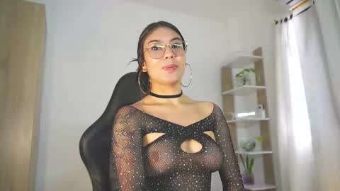 Snapshot of candy_hes chatting on February 5, 3:05 pm Nickol online show from February 5, 3:05 pm