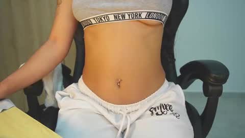 Snapshot of candy_hes chatting on February 28, 3:24 pm Nickol online show from February 28, 3:24 pm