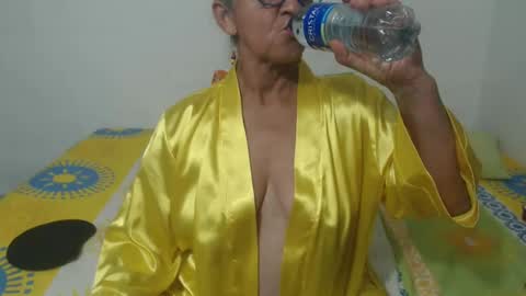 Snapshot of candy_mature_ chatting on January 24, 1:24 am candy online show from January 24, 1:24 am