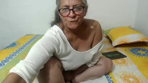 Snapshot of candy_mature_ chatting on March 9, 12:31 am candy online show from March 9, 12:31 am