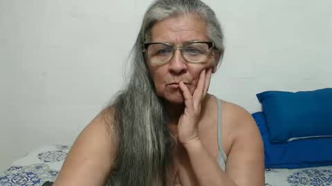 Snapshot of candy_mature_ chatting on November 6, 12:44 am candy online show from November 6, 12:44 am