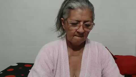 Snapshot of candy_mature_ chatting on December 1, 10:37 pm candy online show from December 1, 10:37 pm