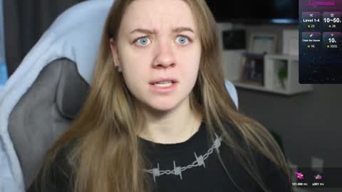 Snapshot of candy_meggie chatting on December 9, 7:06 am Megan online show from December 9, 7:06 am