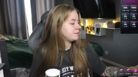 Snapshot of candy_meggie chatting on December 18, 9:25 am Megan online show from December 18, 9:25 am