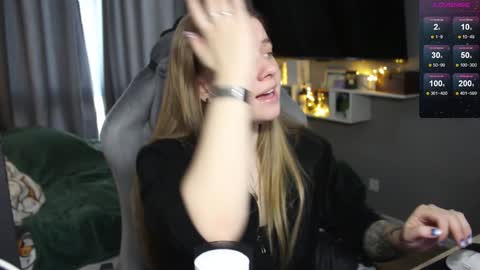 Snapshot of candy_meggie chatting on December 20, 11:10 am Megan online show from December 20, 11:10 am