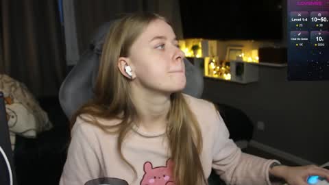 Snapshot of candy_meggie chatting on January 9, 1:35 pm Megan online show from January 9, 1:35 pm