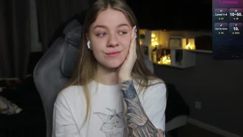 Snapshot of candy_meggie chatting on January 15, 5:37 pm Megan online show from January 15, 5:37 pm