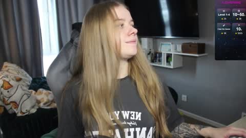 Snapshot of candy_meggie chatting on January 17, 9:39 am Megan online show from January 17, 9:39 am