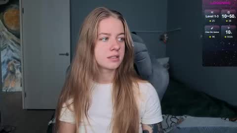 Snapshot of candy_meggie chatting on September 9, 8:03 am Megan online show from September 9, 8:03 am