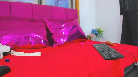 Snapshot of candy_sweety1 chatting on June 17, 3:46 pm candy sweety1 online show from June 17, 3:46 pm