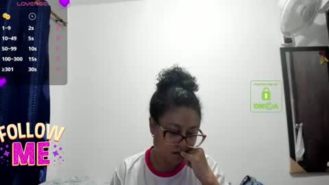Snapshot of candy_val chatting on June 19, 6:18 am candy_val online show from June 19, 6:18 am