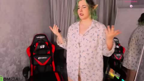 Mary online show from March 5, 1:12 am