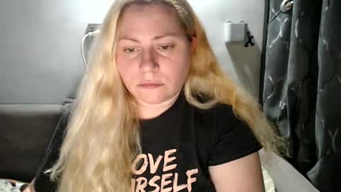 Snapshot of candycream74 chatting on January 19, 9:13 pm Laura online show from January 19, 9:13 pm
