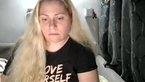 Snapshot of candycream74 chatting on January 20, 10:15 pm Laura online show from January 20, 10:15 pm