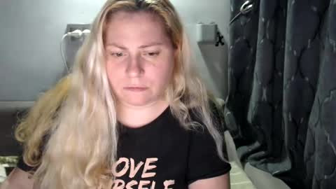 Snapshot of candycream74 chatting on January 21, 11:13 pm Laura online show from January 21, 11:13 pm