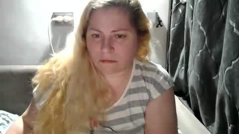 Snapshot of candycream74 chatting on February 2, 2:48 am Laura online show from February 2, 2:48 am