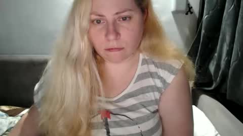 Snapshot of candycream74 chatting on February 2, 7:25 pm Laura online show from February 2, 7:25 pm
