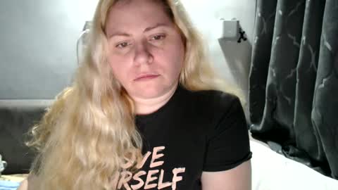 Snapshot of candycream74 chatting on February 15, 11:14 pm Laura online show from February 15, 11:14 pm