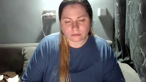 Snapshot of candycream74 chatting on December 20, 9:22 pm Laura online show from December 20, 9:22 pm