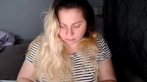 Snapshot of candycream74 chatting on February 3, 6:51 am Laura online show from February 3, 6:51 am