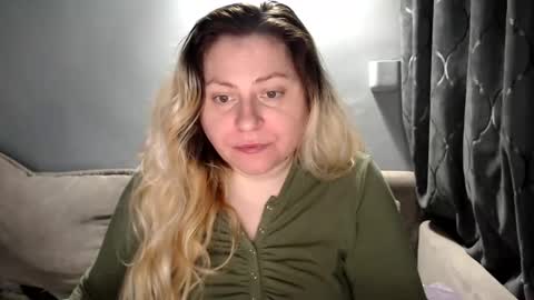 Snapshot of candycream74 chatting on February 18, 5:31 pm Laura online show from February 18, 5:31 pm