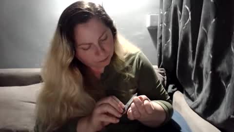 Laura online show from March 4, 8:04 pm