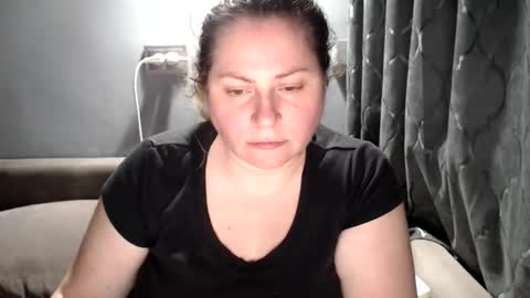 Laura online show from March 11, 6:25 pm