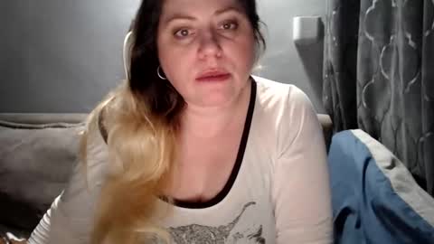 Laura online show from March 17, 7:39 pm