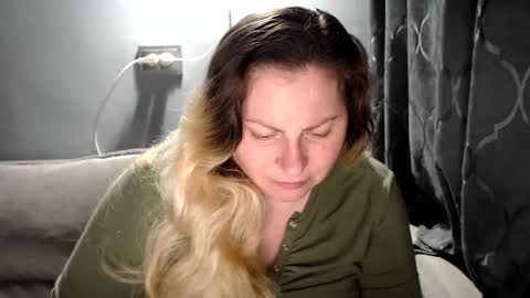 Laura online show from April 12, 7:41 pm