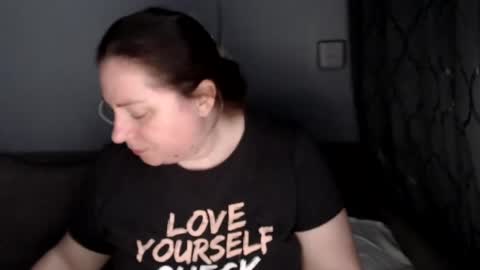 Laura online show from June 18, 11:58 am