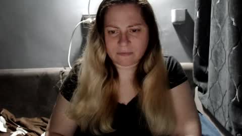 Laura online show from July 15, 9:31 pm