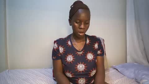 Snapshot of candycurly_ chatting on February 12, 11:07 am candycurly_ online show from February 12, 11:07 am