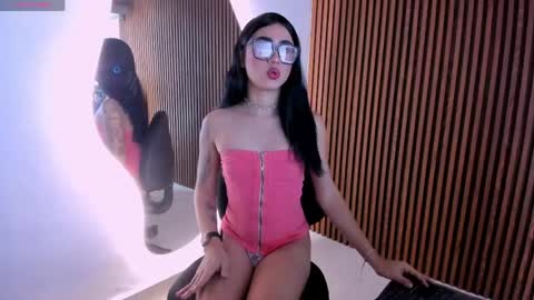 candyglow_ online show from June 4, 5:52 pm