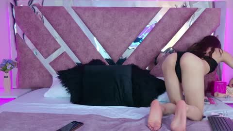 candyluxury_ online show from March 29, 12:16 pm