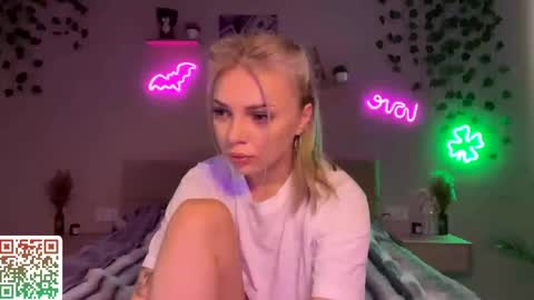 Snapshot of candyrass chatting on May 10, 6:18 am Candy online show from May 10, 6:18 am
