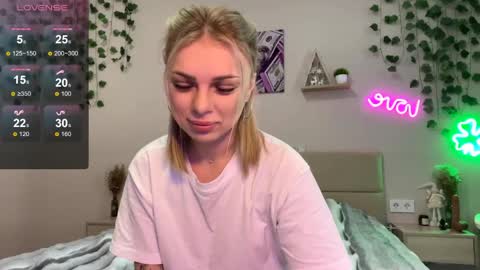 Snapshot of candyrass chatting on May 20, 9:15 am Candy online show from May 20, 9:15 am