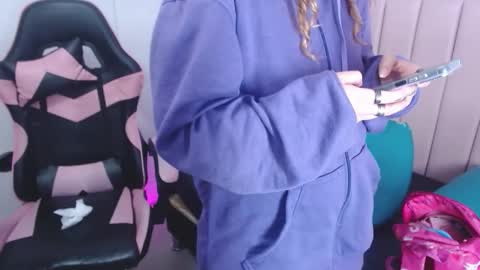 candywalthonrs707 online show from March 5, 7:59 am