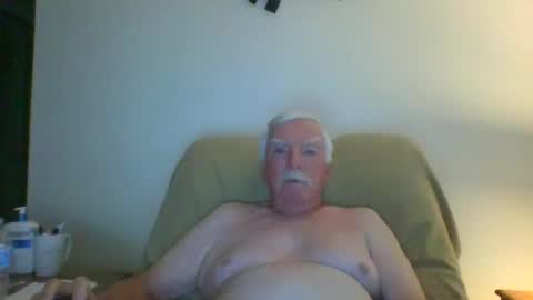 Snapshot of capecod21 chatting on October 12, 12:04 pm capecod21 online show from October 12, 12:04 pm