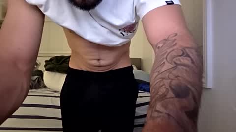 Snapshot of cappinrc8 chatting on November 6, 4:02 am cappinrc8 online show from November 6, 4:02 am