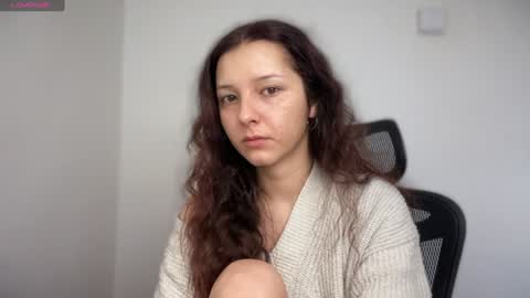 Snapshot of cappuccinokiss chatting on December 11, 12:23 pm Emma online show from December 11, 12:23 pm